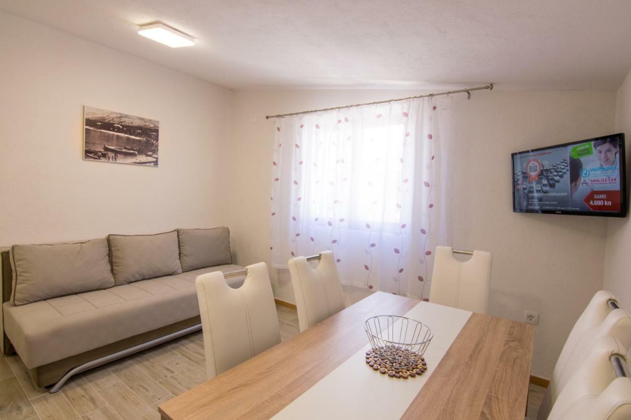 Apartments Family Roso Promajna Εξωτερικό φωτογραφία